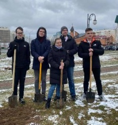 Молодежный актив Гродненского агентства принял участие в акции по высадке деревьев в родном городе Гродно