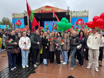 Представители Гродненского агентства приняли участие в митинге, посвященном Дню Государственного флага, Государственного герба и Государственного гимна Республики Беларусь.